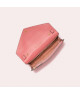 Cartera de Viaje Compacta para Mujer en Tono Rosa Pálido con Cadena Dorada y Bolsillo con Solapa